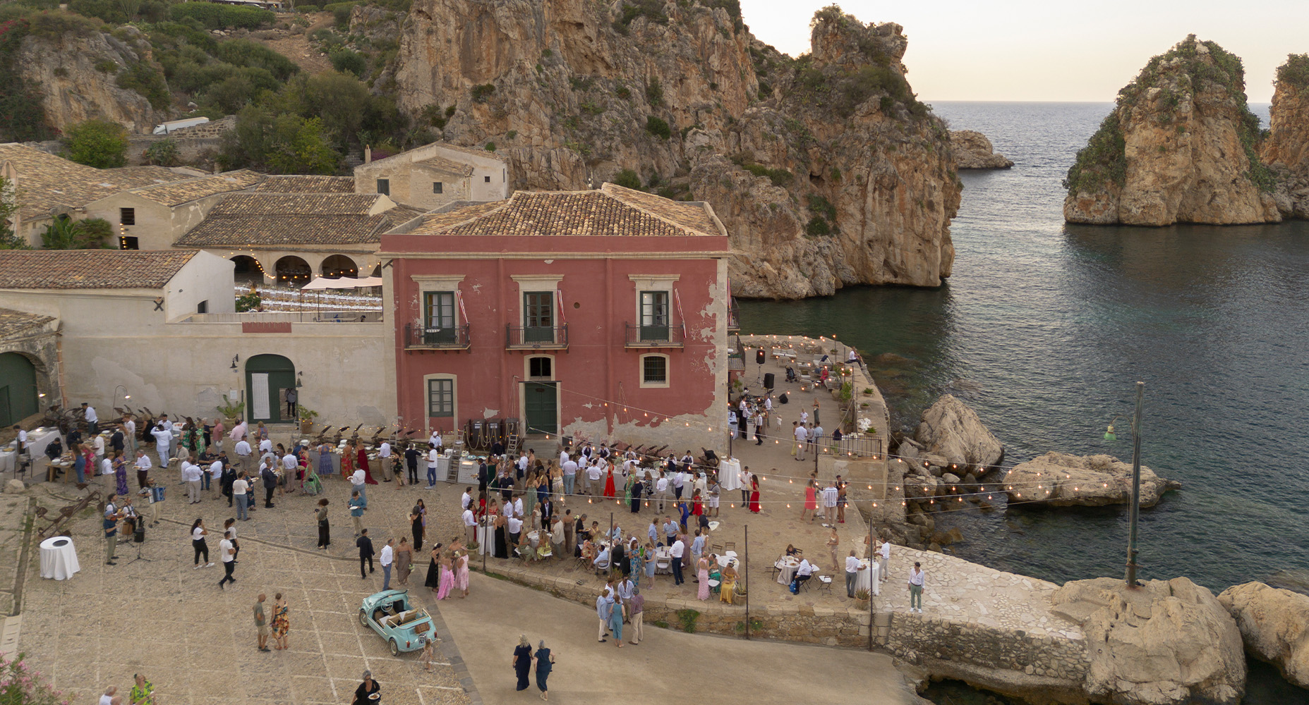 Sicily for Weddings servizi: analisi di mercato e definizione obiettivi, segmentazione e targeting, definizione USP e posizionamento, sviluppo della comunicazione e piano promozionale.